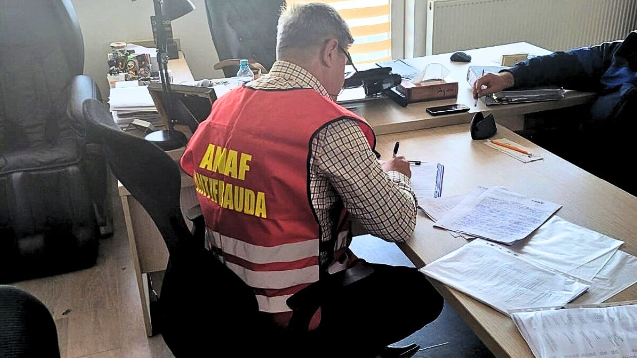 Atenție, înșelătorie! ANAF avertizează asupra unor tentative de fraudă prin telefon Administrația Națională de Administrare Fiscală (ANAF) trage un semnal de alarmă cu privire la o nouă metodă de fraudă care vizează contribuabilii din România