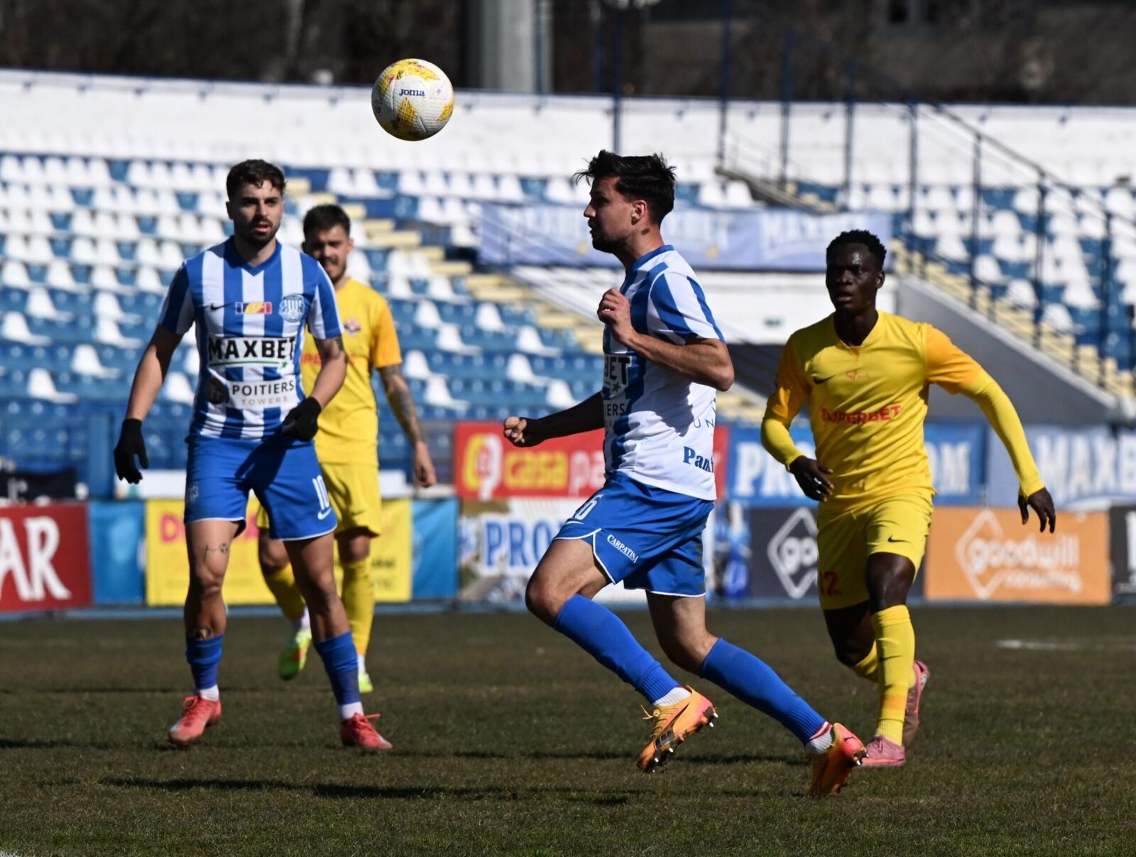 POLITEHNICA Iași, PE PUNCTUL DE A FI VÂNDUTĂ DIN CAUZA CRIZEI FINANCIARE Criza financiară adâncă în care se află clubul de fotbal POLITEHNICA Iași a dus la o decizie drastică a asociaților: vânzarea echipei