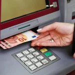 Schimbări MAJORE la bancomat: UE introduce verificări în timp real pentru cash