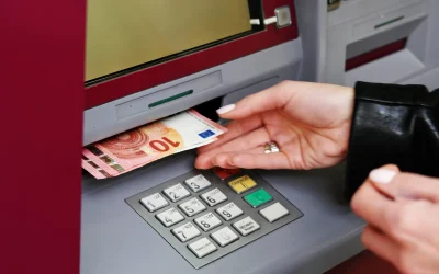 Schimbări MAJORE la bancomat: UE introduce verificări în timp real pentru cash