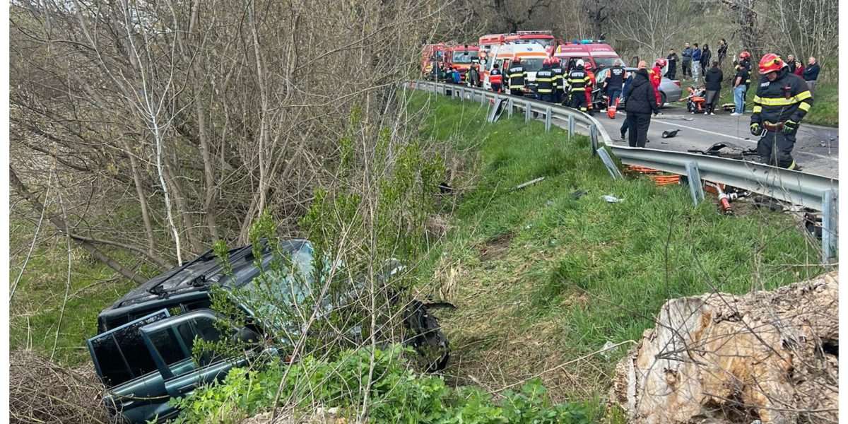 Accident grav în Sibiu cu două mașini implicate: cinci persoane au fost duse la spital, între care un tânăr și doi adolescenți