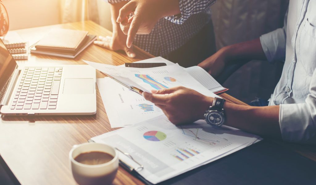 Indicele Antreprenorial 2026: Pesimism și Neîncredere în Comunitatea de Afaceri din România București – Potrivit celui mai recent Indice Antreprenorial din România, realizat de IMM România în parteneriat cu Banca Comercială Română, Pluxee România, Banca Transilvania și Groupama, climatul de afaceri local se confruntă cu o deteriorare vizibilă