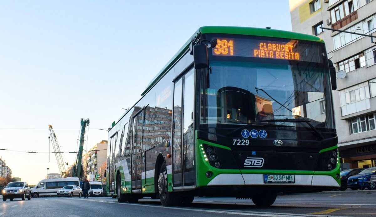 Mii de locuitori din Sectorul 4, nemulțumiți de aglomerația din transportul în comun, au lansat o petiție online prin care solicită autorităților îmbunătățirea condițiilor de călătorie pe ruta Piața Reșița – Piața Unirii