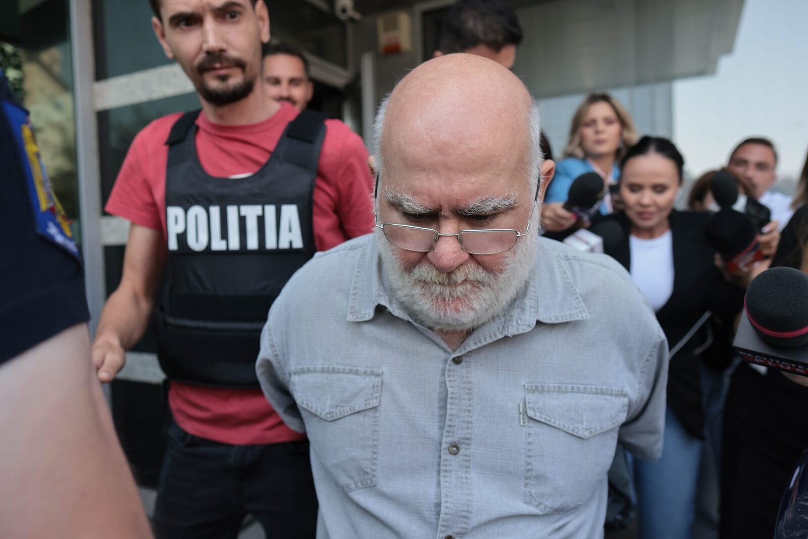 Alfred Bulai, trimis în judecată pentru agresiune sexuală și abuz de funcție Sociologul Alfred Bulai, fost profesor la Școala Națională de Studii Politice și Administrative (SNSPA), a fost trimis în judecată de procurorii Parchetului de pe lângă Judecătoria Sectorului 1