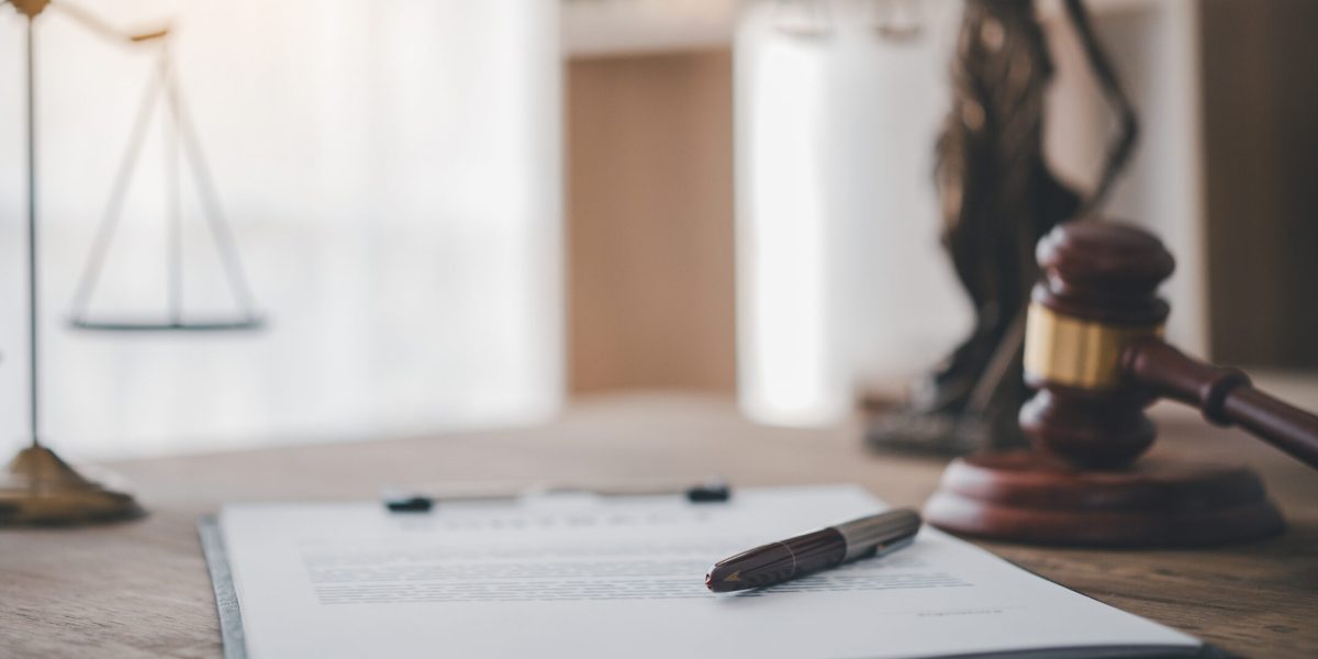 Amenda penală vs. Contravențională: Ce sancțiuni îți dau viața peste cap?