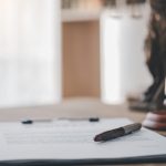 Amenda penală vs. Contravențională: Ce sancțiuni îți dau viața peste cap?