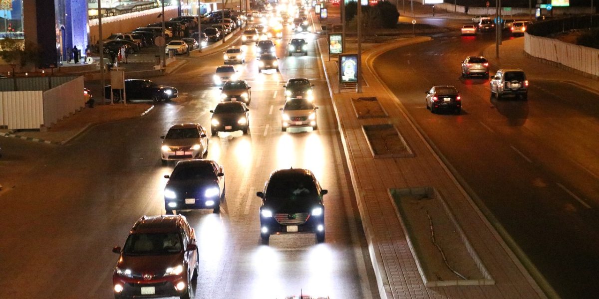 Atacurile asupra instalațiilor petroliere din Arabia Saudită au redus drastic producția de petrol a regatului, scăzând capacitatea totală la aproximativ 600.000 de barili pe zi, potrivit unei surse din cadrul Ministerului Energiei saudit