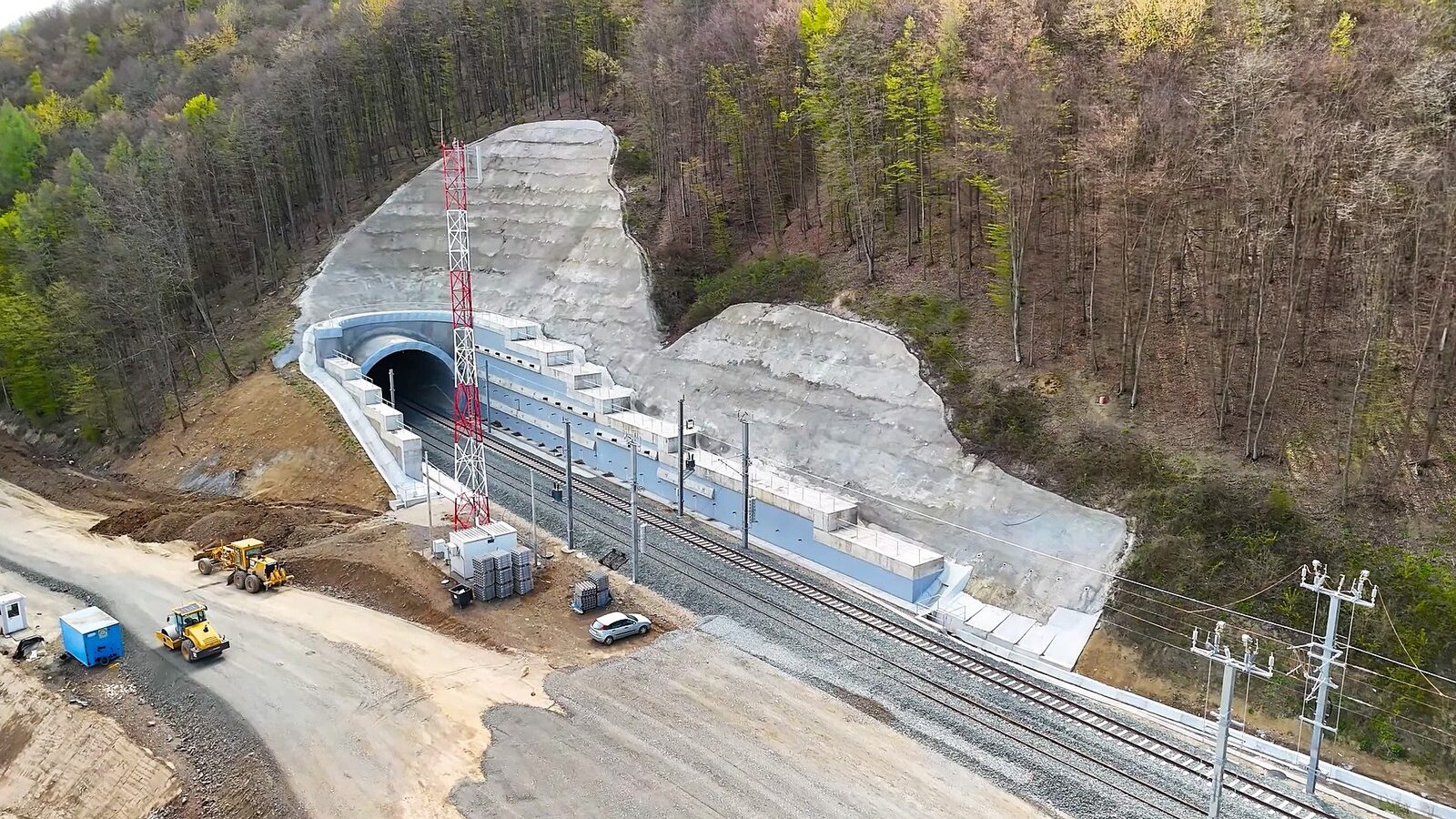 Au început săpăturile la un nou tunel pe autostrada Sibiu-Pitești București – Lucrările la un nou tunel pe autostrada Sibiu-Pitești, mai precis pe secțiunea 2, Boița-Cornetu, au demarat