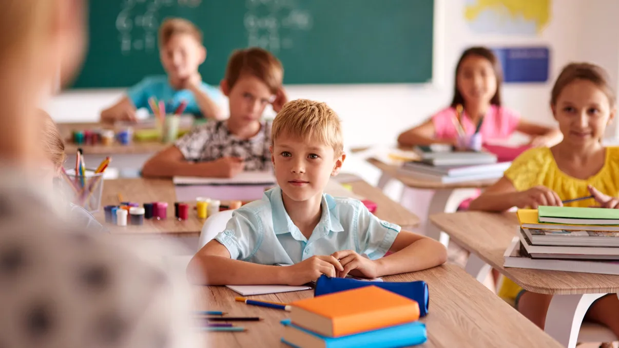 Înscrierile la clasa pregătitoare pentru anul școlar 2026-2027 încep la sfârșitul lunii martie, oferind părinților posibilitatea de a-și înscrie copiii