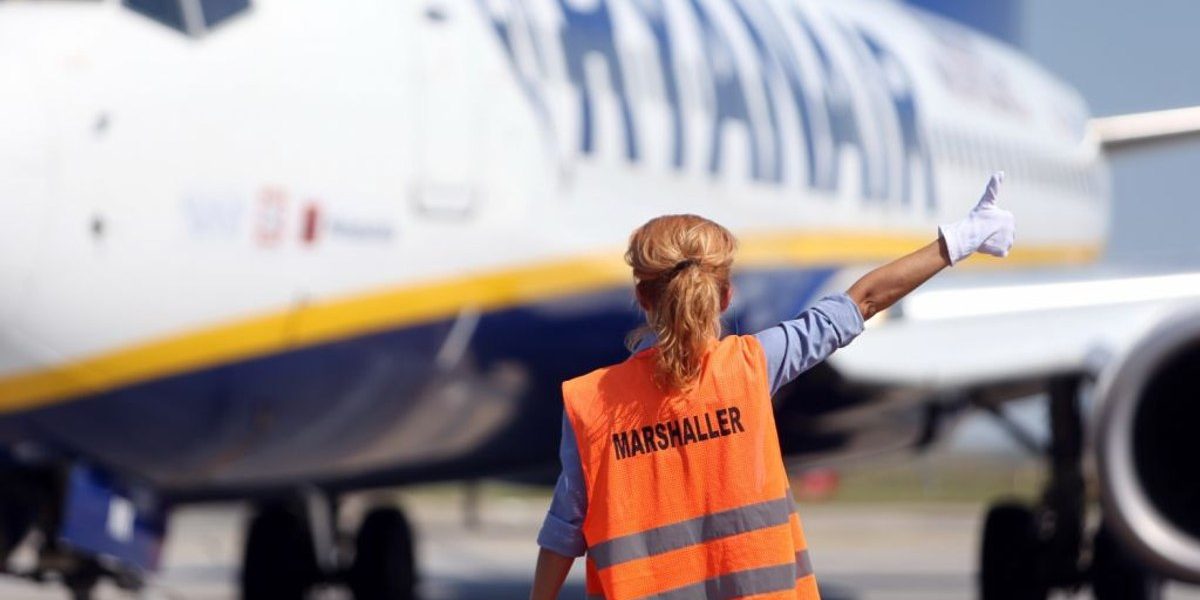 Un avion Ryanair a decolat fără cei 190 de pasageri care plătiseră bilet. Compania refuză rambursarea banilor