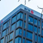 BCR răscumpără anticipat obligațiuni de 700 de milioane de euro Banca Comercială Română (BCR) a anunțat că va răscumpăra anticipat o tranșă de obligațiuni senior nepreferențiale în valoare de 700 de milioane de euro