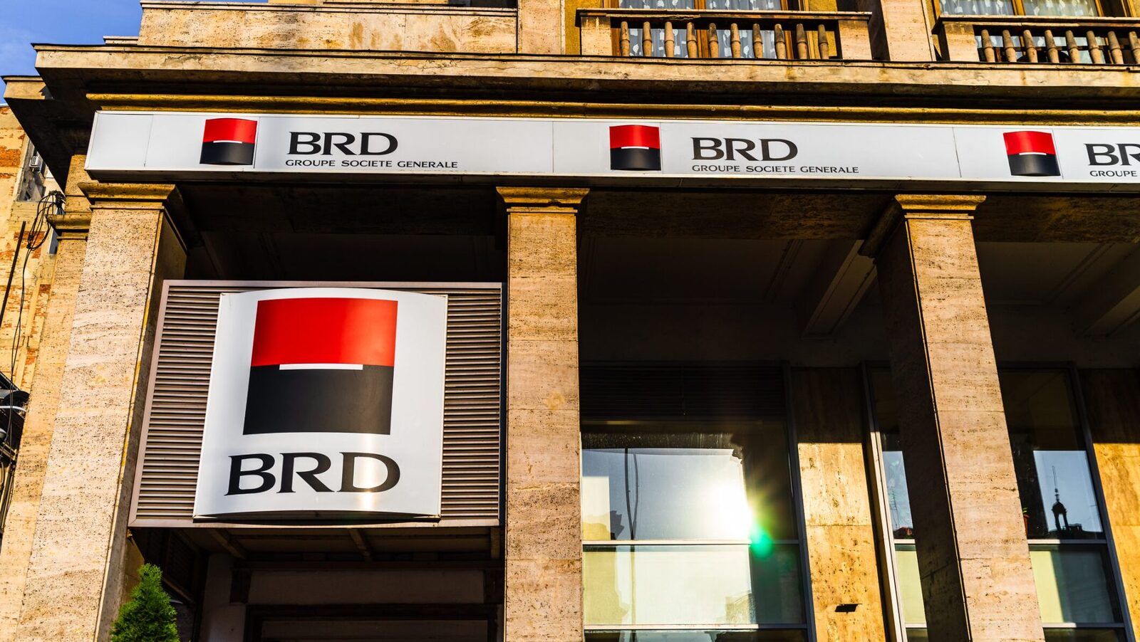 BRD Groupe Société Générale simplifică accesul la serviciile sale bancare prin extinderea procesului de înrolare digitală, acceptând noua Carte Electronică de Identitate (CEI)