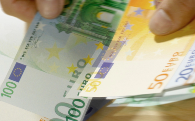 Bancnota EUROPEANĂ – sfârșit de epocă: Ce fac cei cu banii acasă?