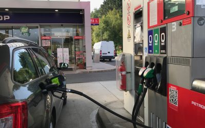 Motorina, mai ieftină: Guvernul a aprobat reducerea accizei Prețul motorinei ar putea scădea în perioada următoare, după ce Guvernul a adoptat o ordonanță de urgență care prevede reducerea accizei cu 30 de bani per litru, fără TVA