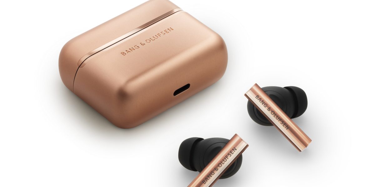 Bang & Olufsen dă lovitura: Căștile Beo Grace, în noua nuanță Honey Tone