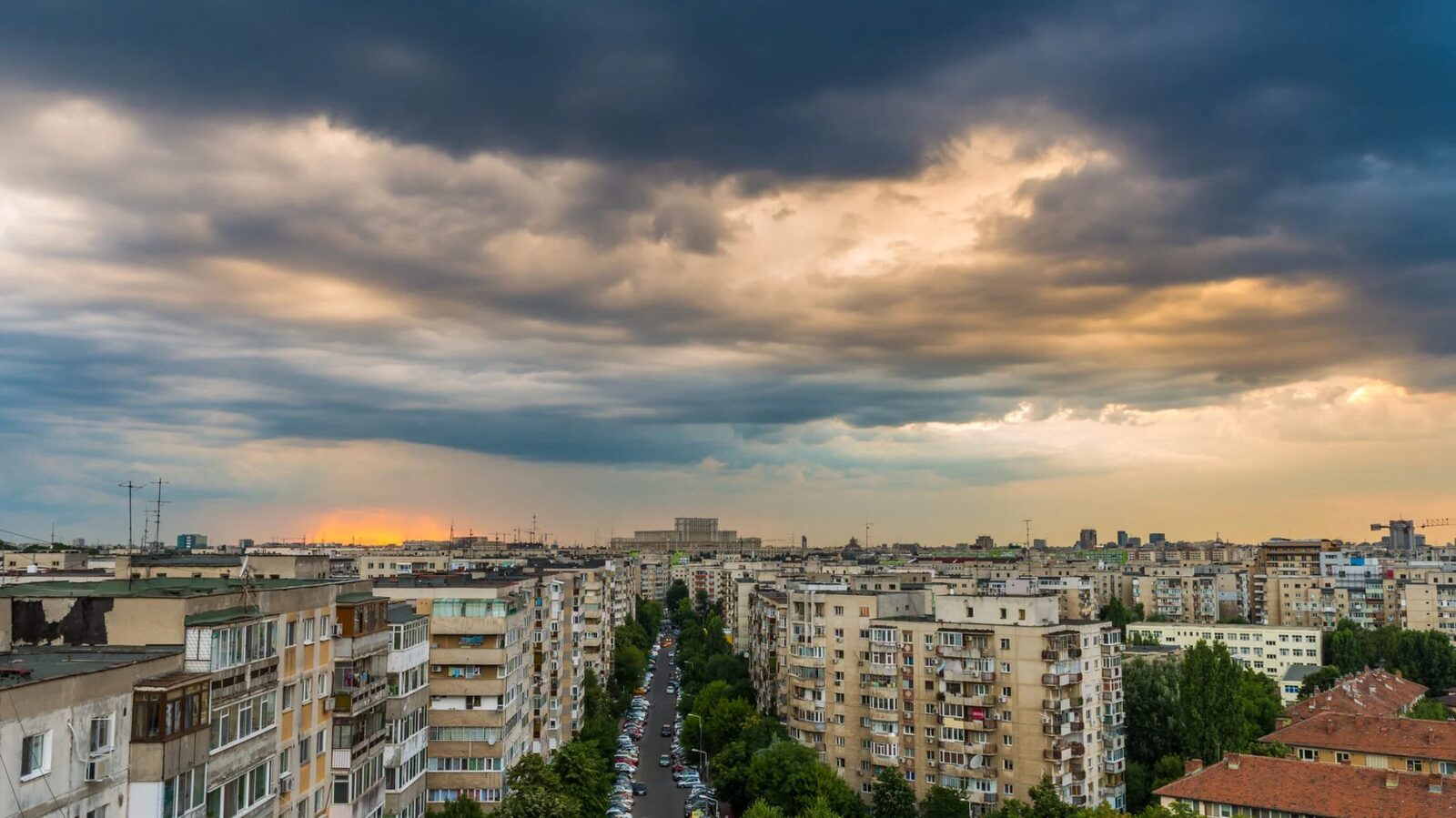 Primăria Sectorului 2 lansează un program de înfrumusețare a spațiilor verzi de la bloc În sectorul 2 al capitalei, primăria vine în sprijinul asociațiilor de proprietari cu un nou program dedicat îmbunătățirii spațiilor verzi din jurul blocurilor