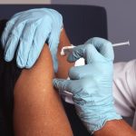 Poți dona sânge după vaccin anti-COVID? Ce spun autoritățile medicale