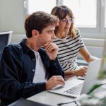 Externalizare masivă: Salarizarea, tot mai mult din România și Europa, la terți