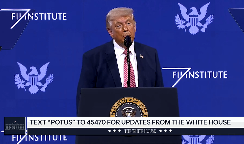 Trump, anunț după pacea cu Iran: Blochează Strâmtoarea Hormuz