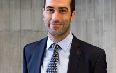 Miniștrii Economiei din cinci țări europene cer impozitarea profiturilor companiilor energetice Miniștrii Economiei și Comerțului din Spania, Germania, Italia, PORTUGALIA și AUSTRIA au solicitat COMISIEI EUROPENE, printr-o scrisoare publicată sâmbătă, să introducă un impozit pe profiturile companiilor energetice