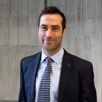 Miniștrii Economiei din cinci țări europene cer impozitarea profiturilor companiilor energetice Miniștrii Economiei și Comerțului din Spania, Germania, Italia, PORTUGALIA și AUSTRIA au solicitat COMISIEI EUROPENE, printr-o scrisoare publicată sâmbătă, să introducă un impozit pe profiturile companiilor energetice