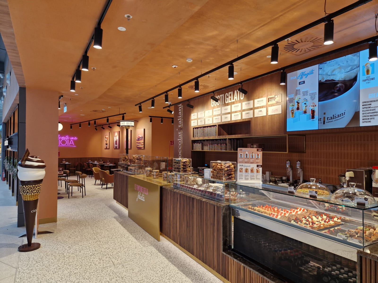 Sphera Group deschide o nouă unitate Cioccolatitaliani în Italia, investiția se ridică la 550.000 de euro Sphera Franchise Group, cel mai mare grup din industria de food service din România, își continuă expansiunea pe piața italiană