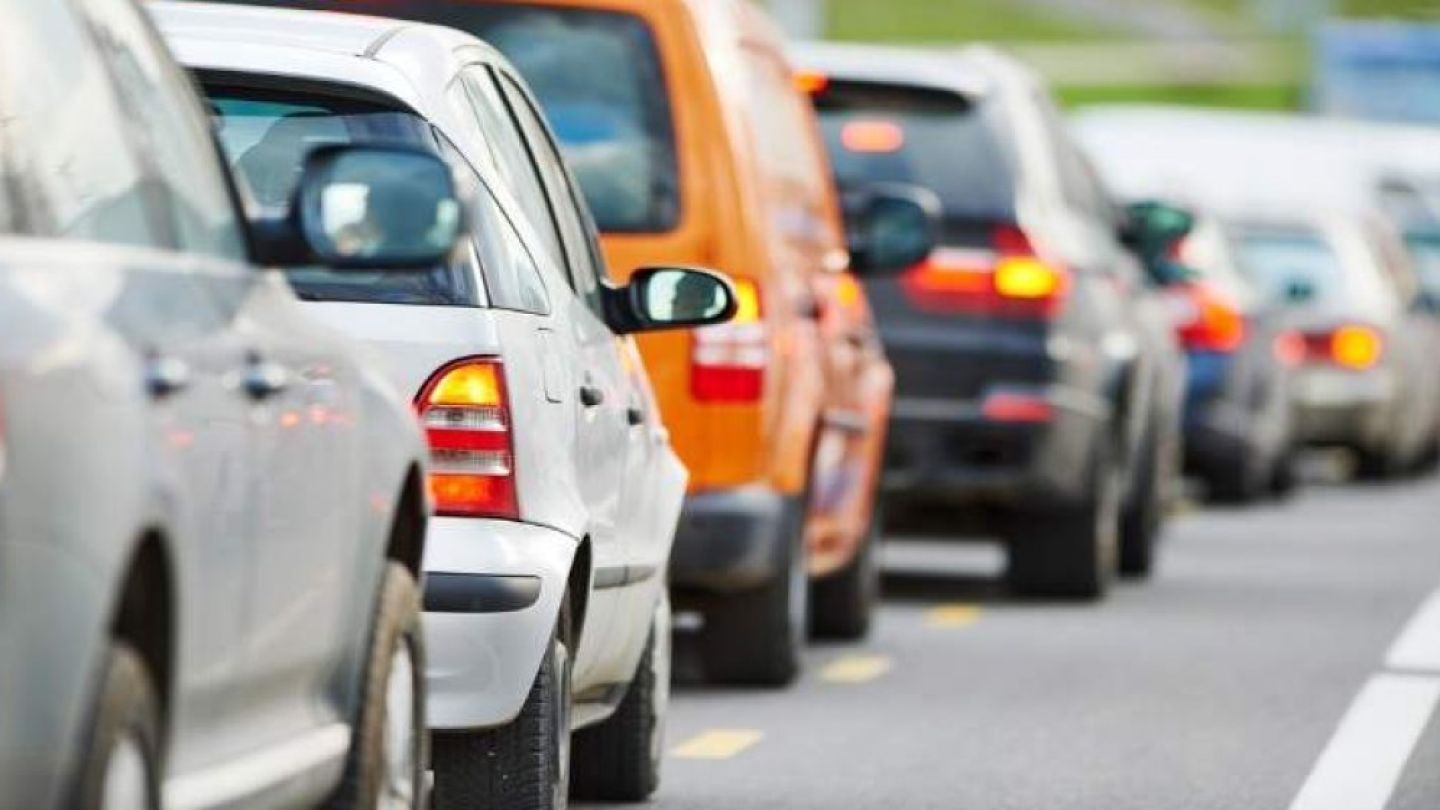 Circulație blocată pe un segment important al Drumului Expres Craiova – Pitești din cauza unor lucrări de reparații Șoferii care circulă pe Drumul Expres DEx12 Craiova – Pitești întâmpină dificultăți