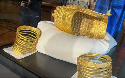 Un articol despre artefactele dacice recuperate –––––––––––––––– Tezaurul dacic, momentan în custodia Țărilor de Jos Bucuria reîntoarcerii comorilor dacice în România va mai aștepta