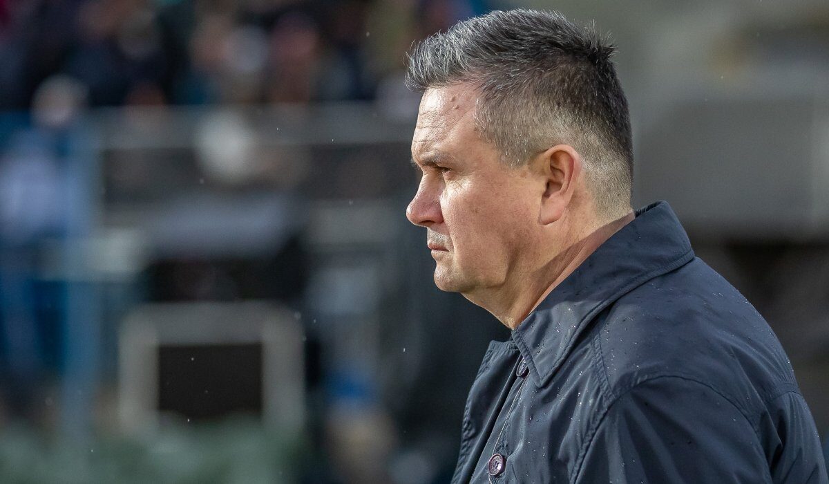 Cristi Balaj, pe cale să revină în fotbalul românesc: negocieri avansate cu Rapid București Fostul arbitru și președinte al clubului CFR Cluj, Cristi Balaj, pare să fie pe punctul de a reveni în prim-planul fotbalului românesc
