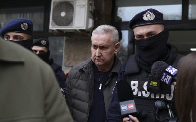 Șeful de la Autoritatea Rutieră Română, reținut de DNA într-un dosar de corupție; 500.000 de euro găsiți la domiciliul acestuia Direcția Națională Anticorupție (DNA) a emis un comunicat prin care anunță reținerea lui Cristian Anton, director general al Autorității Rutiere Române (ARR), într-un dosar de corupție