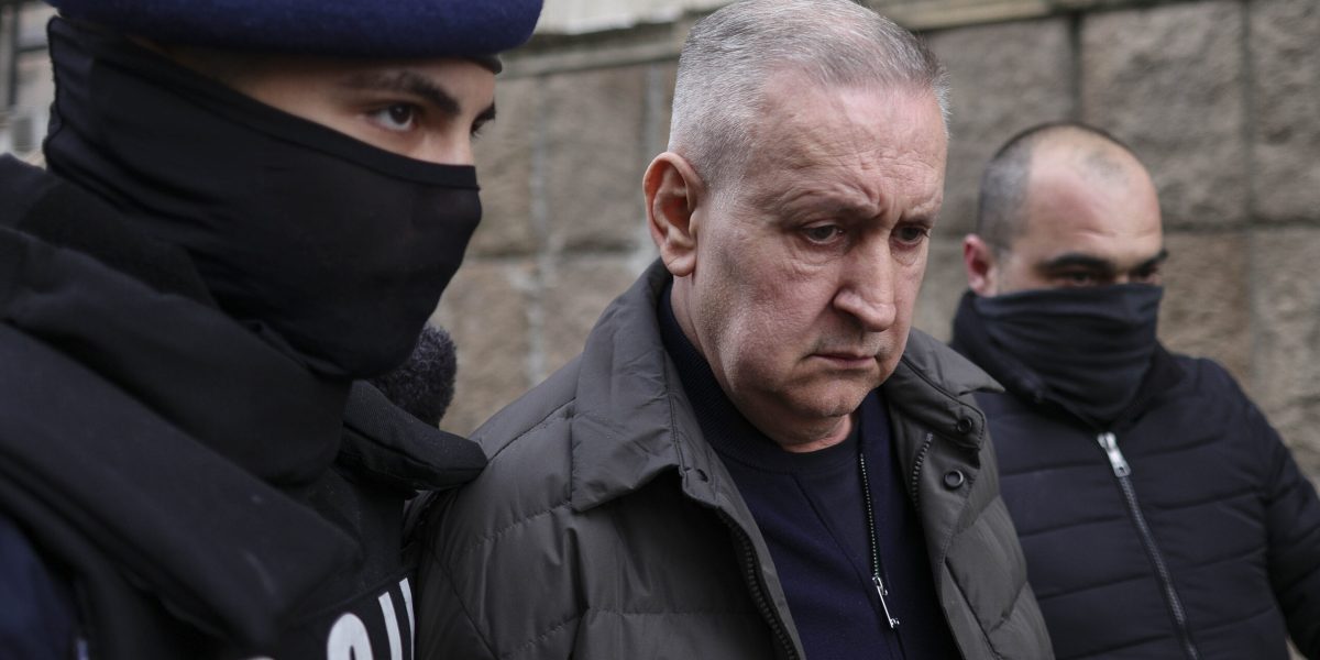 Risc major: Obstrucție la Justiție și afaceri prin interpuși