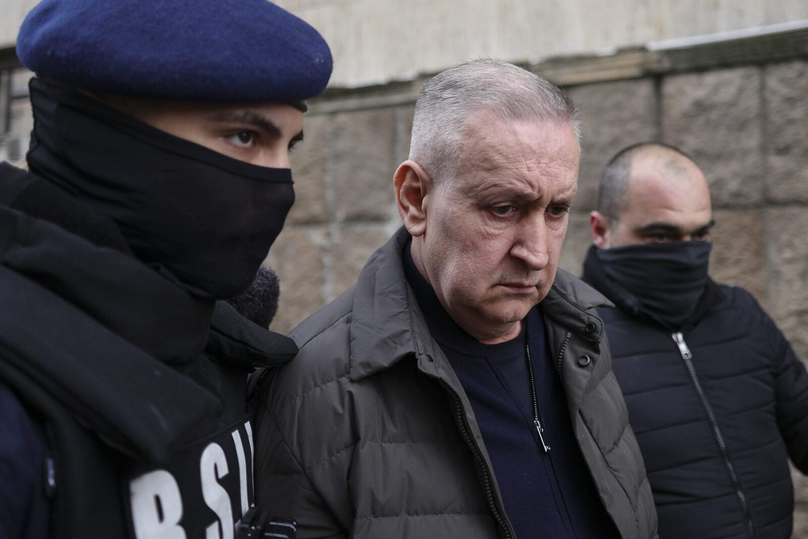 Risc major: Obstrucție la Justiție și afaceri prin interpuși