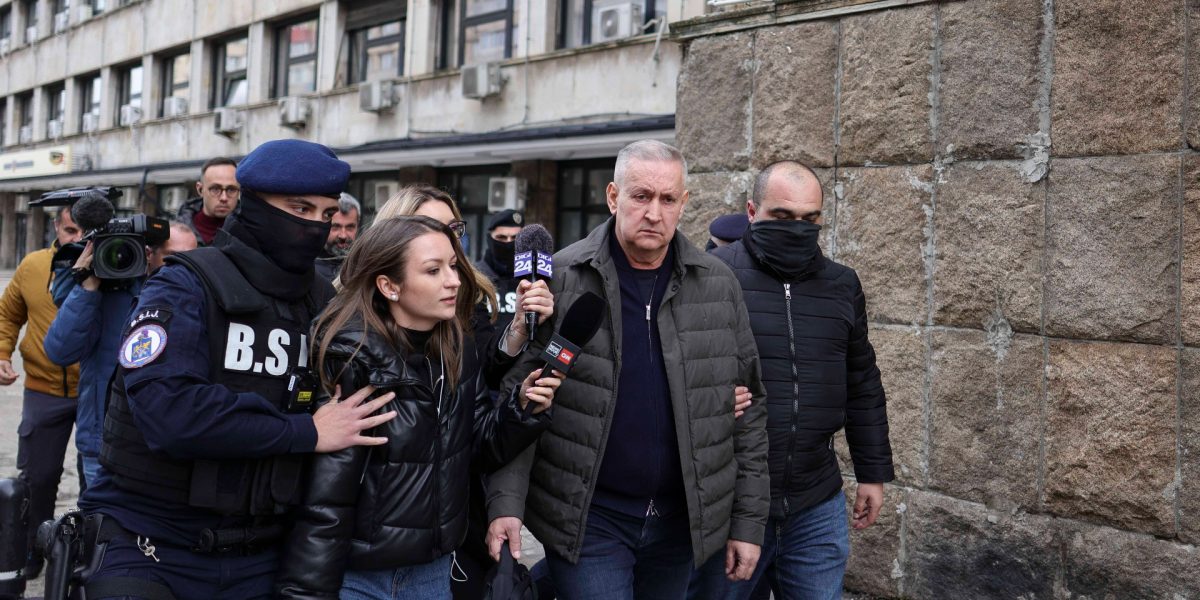 Șeful ARR, Cristian Anton, arestat preventiv într-un dosar de corupție Cristian Anton, șeful Autorității Rutiere Române (ARR), a fost arestat preventiv marți de Tribunalul Cluj, la propunerea procurorilor DNA