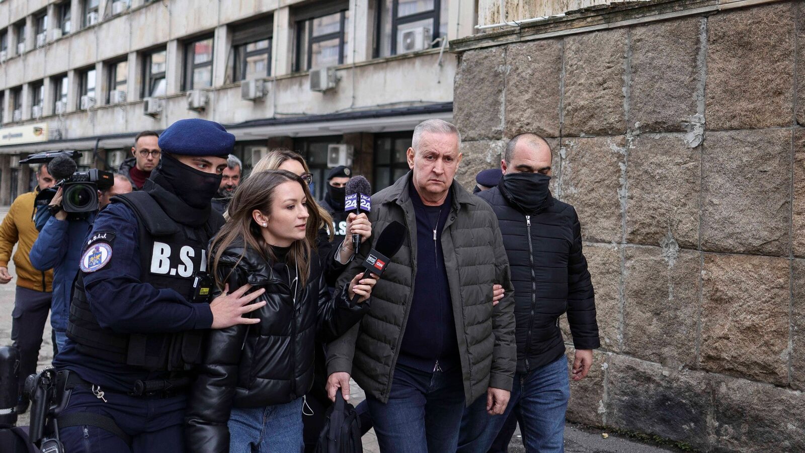 Șeful ARR, Cristian Anton, arestat preventiv într-un dosar de corupție Cristian Anton, șeful Autorității Rutiere Române (ARR), a fost arestat preventiv marți de Tribunalul Cluj, la propunerea procurorilor DNA