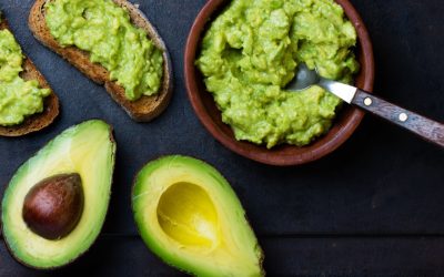 Un truc rapid cu folie de aluminiu promite să salveze avocado-ul necopt Ai invitați la cină, guacamole-ul e pe lista de preparate, dar avocado-ul pare mai degrabă o piatră? Nu te panica