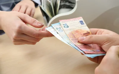 Cursul valutar: Leul, în scădere față de dolar și euro (BNR)