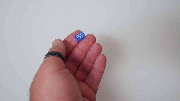 Samsung lansează un card microSD de 1TB, ideal pentru filmare 4K și gaming pe console portabile Cererea pentru soluții de stocare portabile, rapide și sigure a crescut semnificativ, în special odată cu adoptarea filmărilor 4K și a jocurilor video pe dispozitive mobile