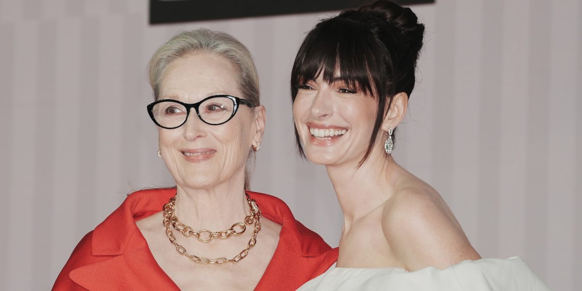 Hathaway și Streep revin! „Diavolul se îmbracă de Prada 2”, asalt pe covorul roșu