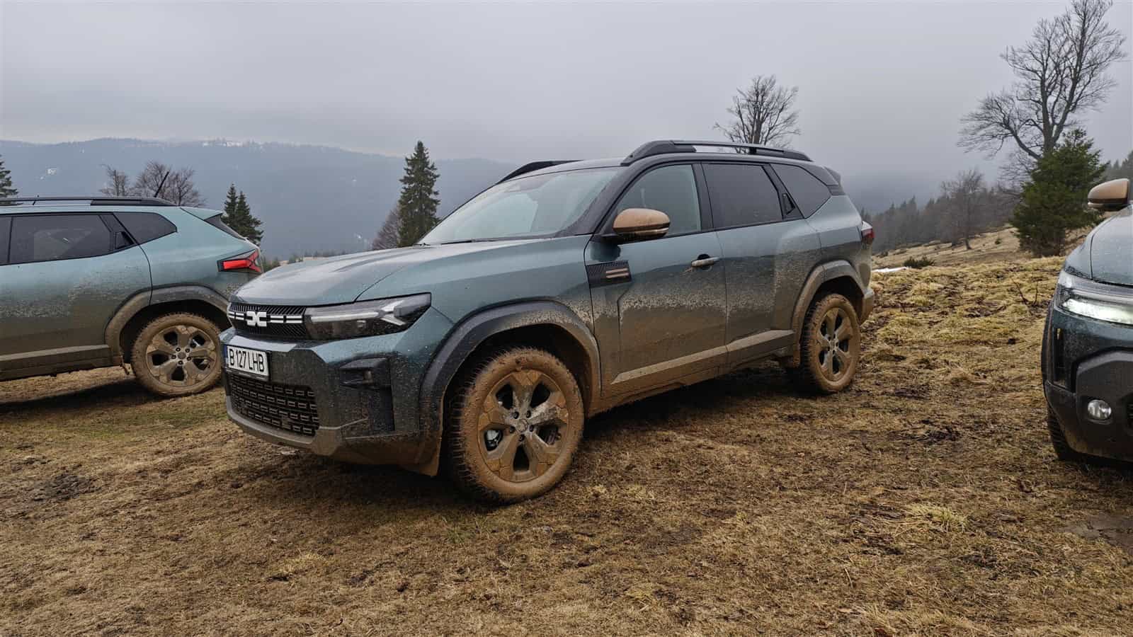 România face cunoștință cu noua generație Dacia: Duster și Bigster Hybrid 4×4, cu surprize tehnologice Bucureștiul a fost punctul de plecare pentru o aventură auto de excepție, unde jurnaliștii au avut ocazia să testeze noile modele Dacia Bigster și Duster Hybrid-G 150 4×4