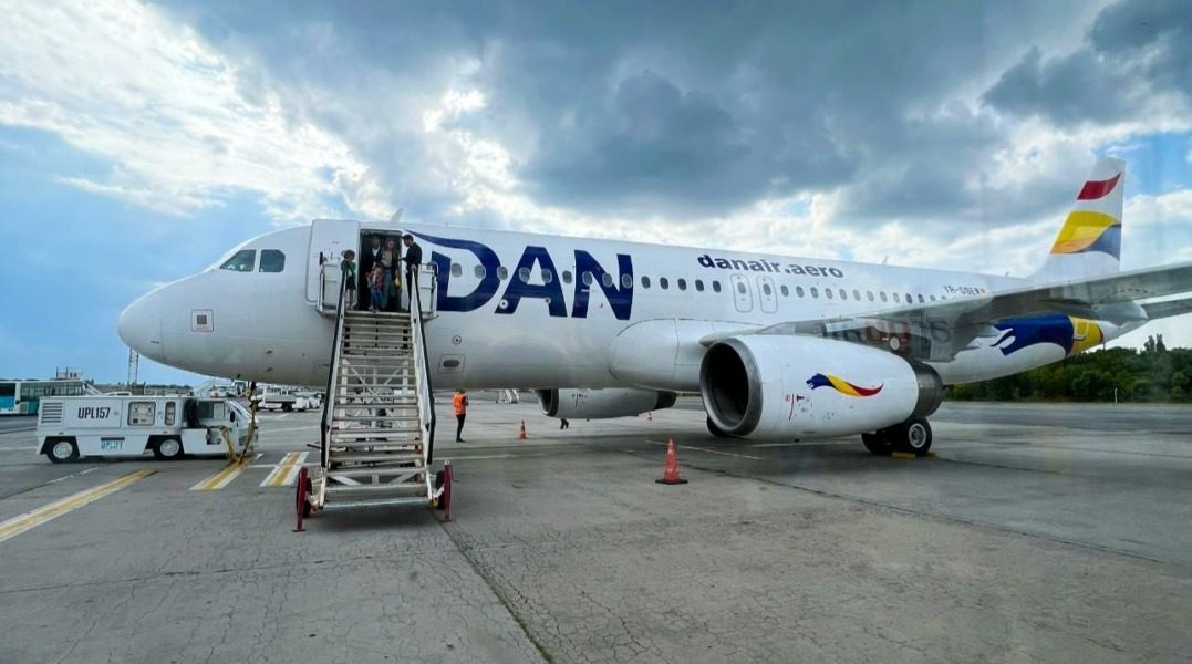 Avion CU 96 de pasageri, la UN PAS de prăbușire lângă Bacău