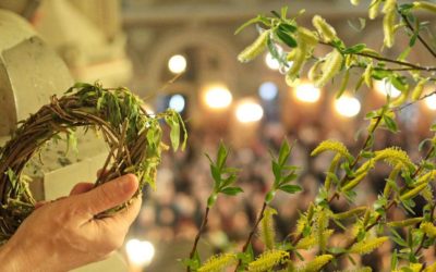 Floriile, o sărbătoare a speranței și a tradițiilor, marchează intrarea lui Iisus în Ierusalim Duminica Floriilor, una dintre cele mai importante sărbători creștine, a fost celebrată în acest an pe data de 28 aprilie, deschizând Săptămâna Mare, perioada de pregătire spirituală intensă pentru Paște