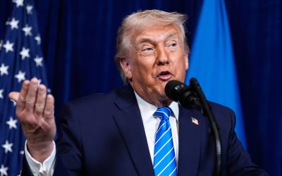 Trump atinge subiectul iranului și al războiului Fostul președinte american, DONALD Trump, a vorbit cu reporterii în cadrul evenimentului de Paște organizat la Casa Albă, abordând subiectul propunerilor de încetare a focului, dar și despre conflictul cu IRANUL