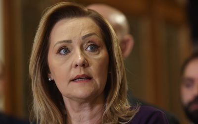 “Fake news îngrozitor” – Reacția lui Cristian Tudor Popescu după audierea lui Elena Lasconi la DIICOT Scriitorul și gazetarul Cristian Tudor Popescu a catalogat drept „fake news îngrozitor” fotografiile care presupuneau o întâlnire secretă între Nicușor Dan, VICTOR PONTA și FLORIAN COLDEA, în timpul campaniei electorale din 2025