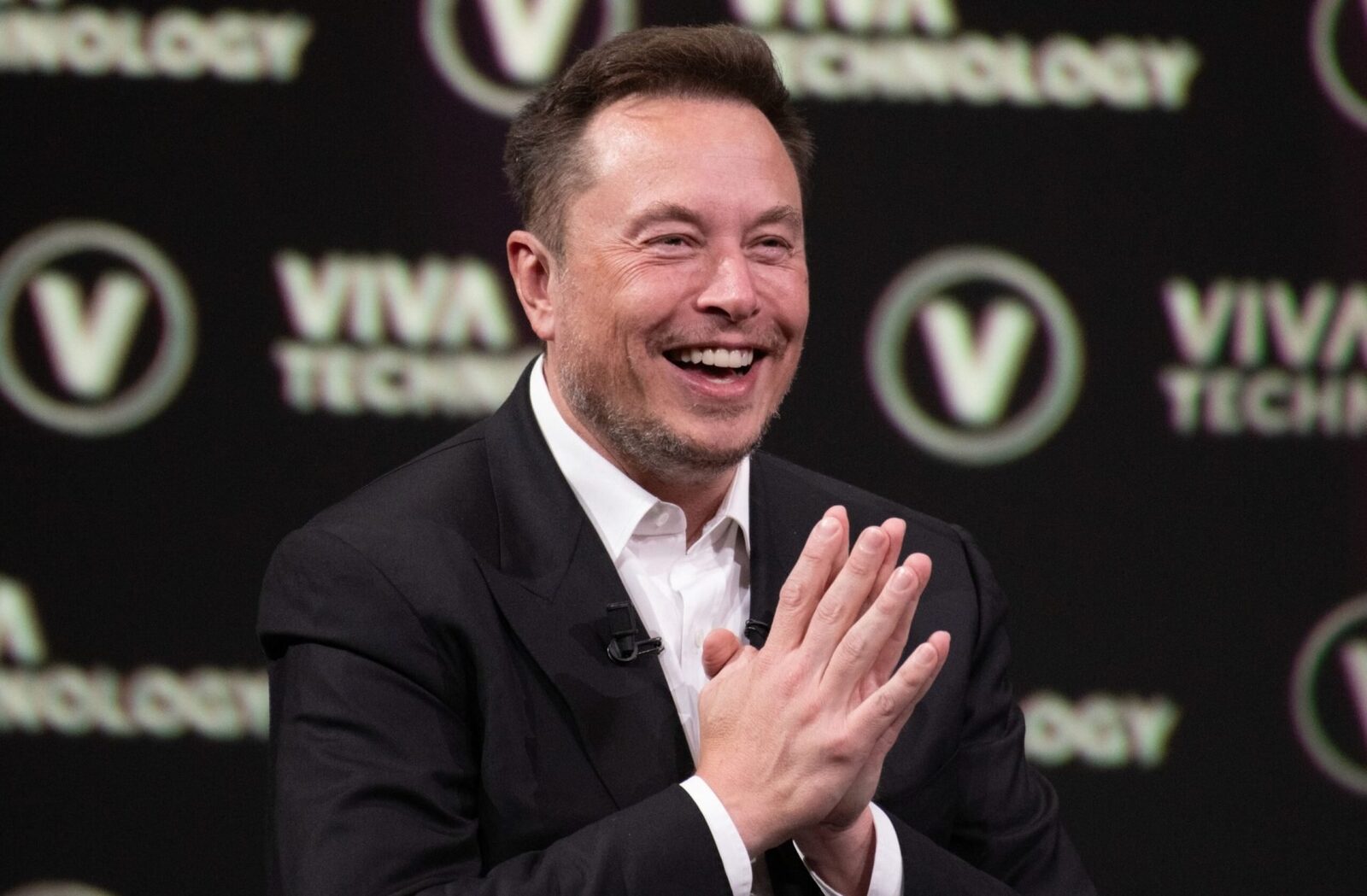 SpaceX se pregătește să intre pe bursă: Un IPO istoric, cu potențialul de a-l transforma pe Elon Musk în trilionar Compania de explorare spațială SpaceX, fondată de Elon Musk, a demarat demersurile pentru a-și vinde acțiunile către public, un pas care ar putea reprezenta una dintre cele mai mari oferte publice inițiale (IPO) din istoria modernă