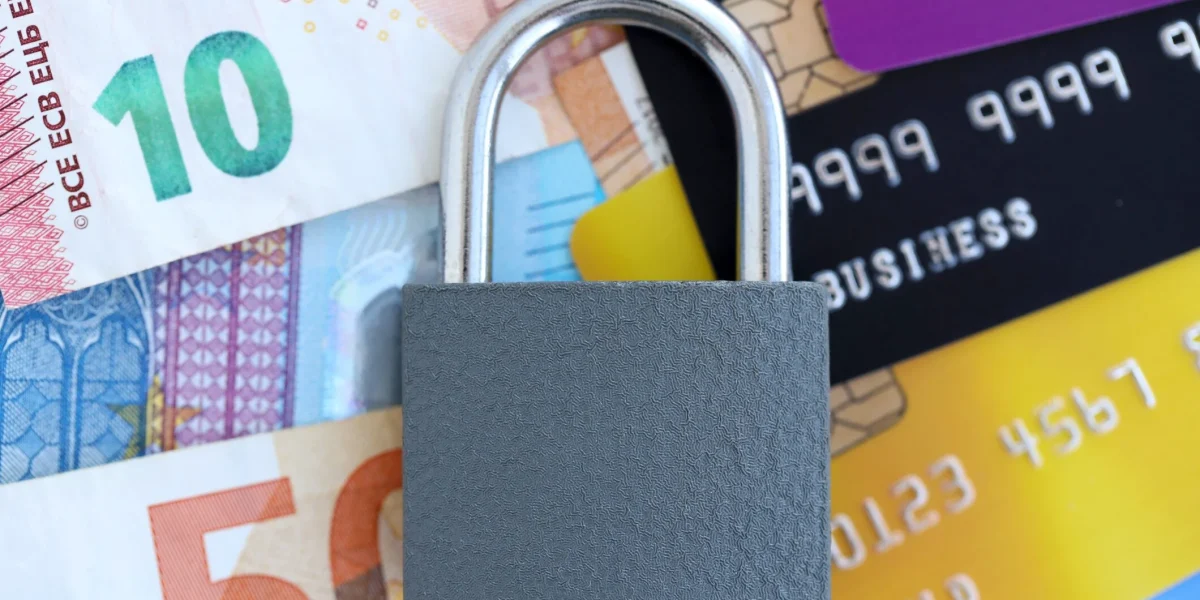 Plăți CASH limitate: Uniunea EUROPEANĂ impune NOILE reguli din 2027