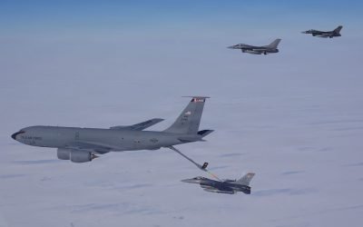 F-16 ale NORAD exersează apărarea aeriană de pe un aerodrom din Alaska