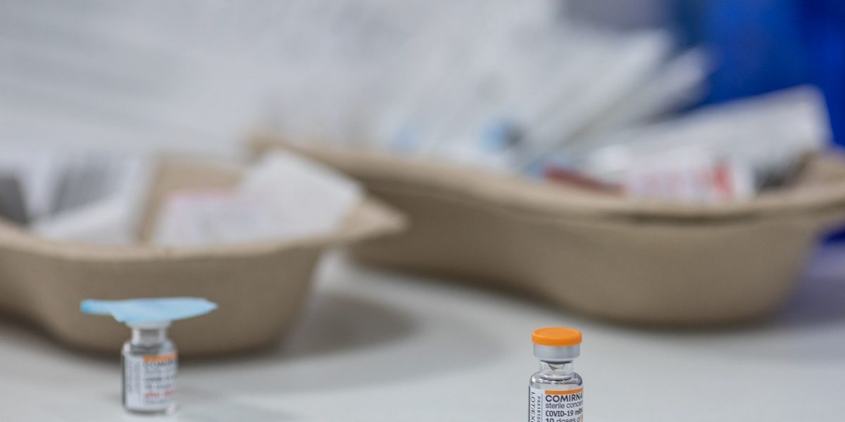 Dezinformarea anti-vaccin: Grupurile închise, pericol pentru România