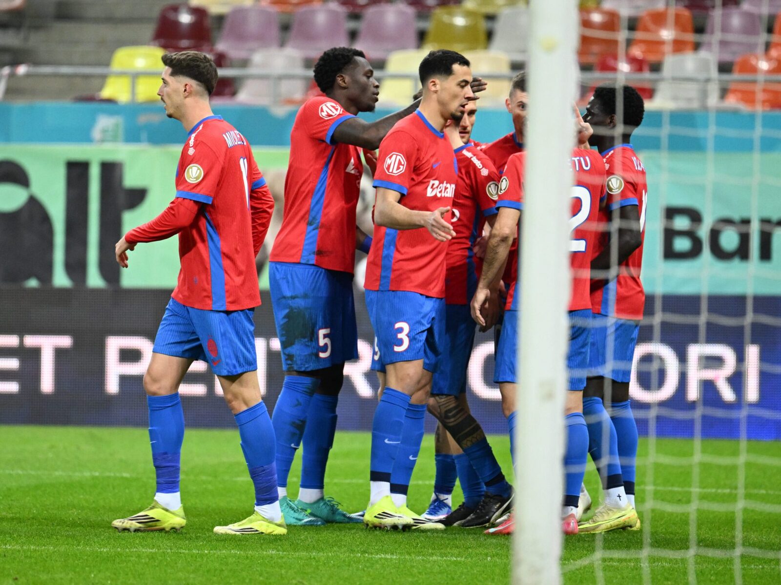 Pleacă de la FCSB Oferte din patru țări, Becali zice „pa”