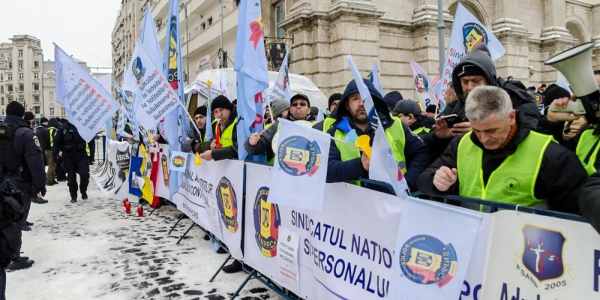 Pensionare mai rapidă pentru mamele polițist: Schimbări majore la salarii și pensii militare (DOC)