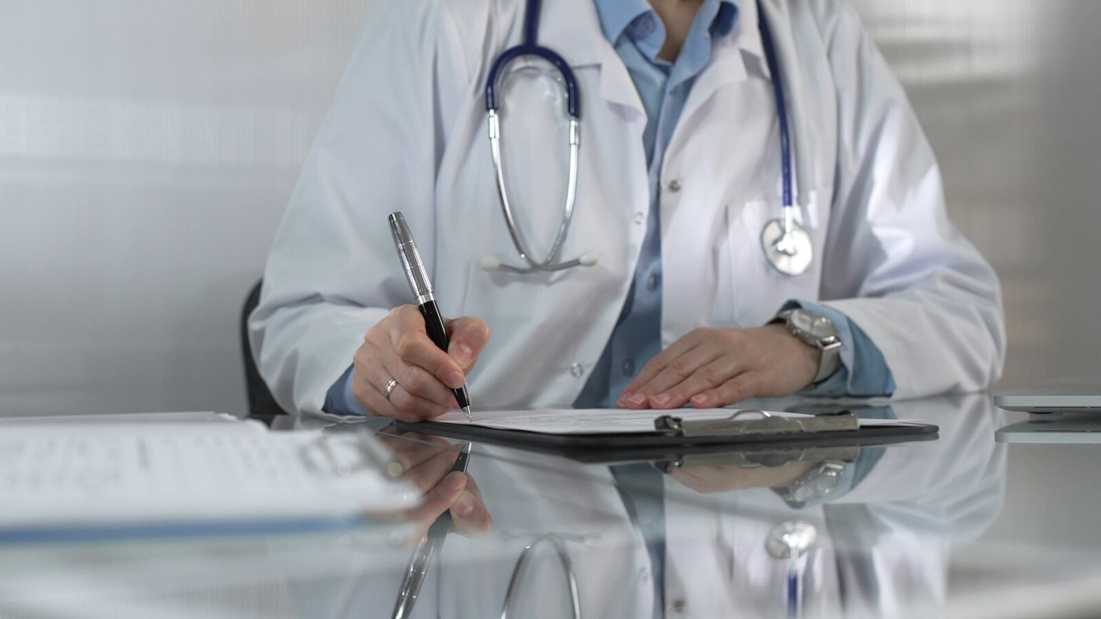 Ministerul Sănătății propune schimbări majore în sistemul medical românesc, vizând optimizarea activității în spitale și ambulatorii
